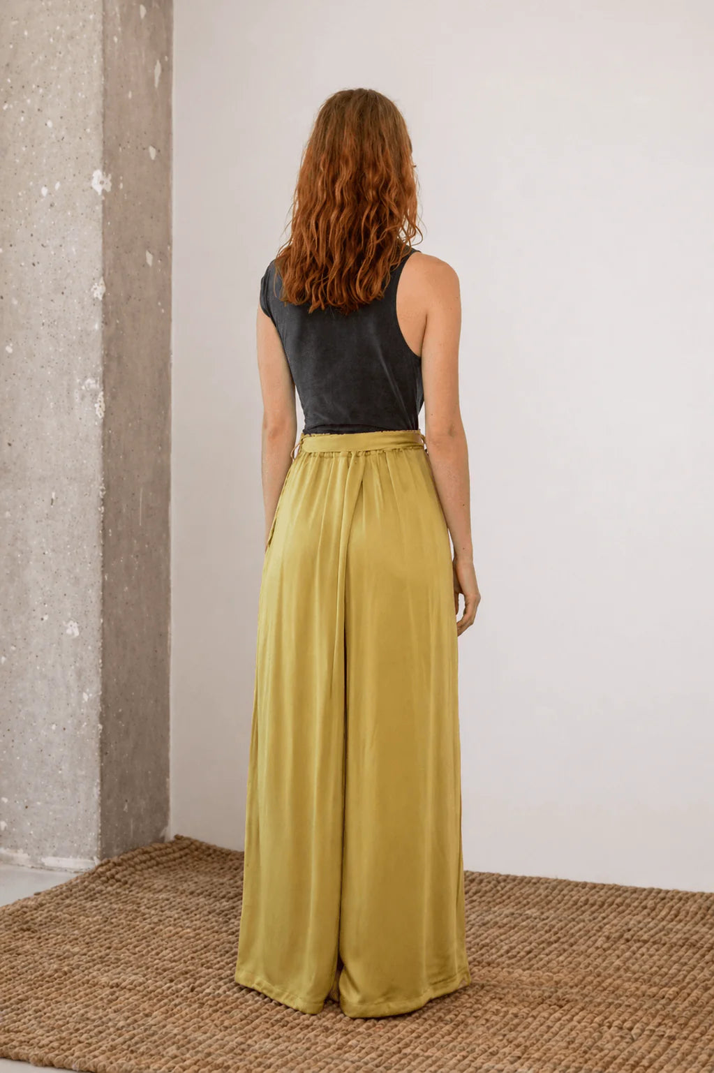 Wide Ecovero Trousers in Soft Olive
