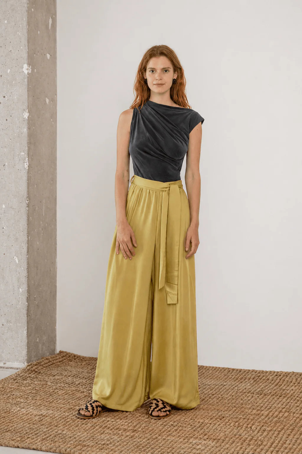Wide Ecovero Trousers in Soft Olive